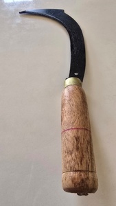 Vente chaude, production directe d'usine, faucille de jardin en acier à dents de gazon avec manche en bois - Product Image 3