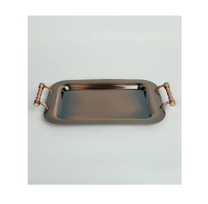 Plateau de service carré en métal de couleur dorée à la mode Style martelé dans des tailles de formes personnalisées pour la décoration de table pour les fêtes - Product Image 2