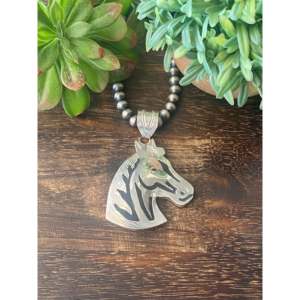 Pendentif Tête de Cheval Religieux Fait Main Alonzo Mariano en Argent Sterling Plaqué Or Rose et Rhodium avec Perle – Breloque Bijou - Product Image 1