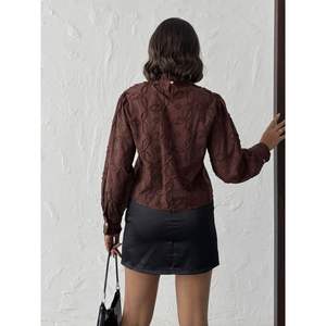 Blusas y Camisas para Mujer Topshow - Elegantes y Modernas con Bordado de Manga Larga al por Mayor - Product Image 1