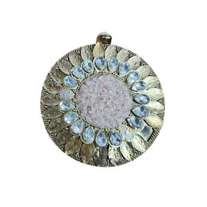 Clutch de Noche Artesanal con Cristales Exquisitos y Detalles de Perlas, Latón y Lujo - Product Image 6