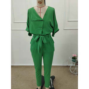 Ensemble deux pièces pour femme, chemisier en crêpe à manches courtes et col boutonné, pantalon assorti, 32308 - Vert - Product Image 4