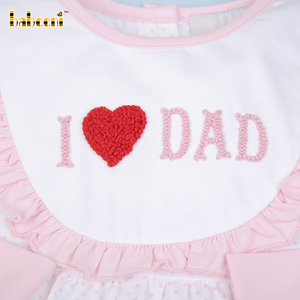 ชุดรอมเปอร์เด็กผู้หญิงติดกระดุมแบบฝรั่งเศส ผ้าฝ้ายออร์แกนิค 100% สีขาวลายจุดชมพู รับผลิตแบบ OEM ODM ขายส่ง รหัสสินค้า BB3007 - Product Image 5