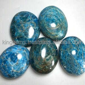 Vente en gros de pierre de palme d'apatite bleue naturelle sculptée pierre de poche de méditation Reiki pour le Feng Shui polie pour la guérison de style d'amour - Product Image 6
