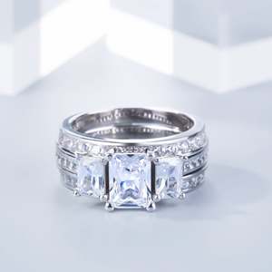 Ensemble de bagues de fiançailles Jeulia en argent sterling à coupe radiante, 3 pièces - Product Image 4