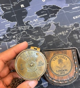 Victoria London 100 Année Londres Citation Laiton Premium Boussole en laiton nautique avec chaîne en cuir en cadeau fait main Antique - Product Image 1