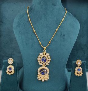 Colgante de Cadena con Piedra de Cobre Premium, Moissanita Polki y Pulido Dorado, Estilo Minimalista, Se Puede Usar con Ropa Occidental y Étnica - Product Image 1