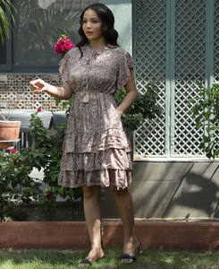 Robe modeste pour femme Robe à manches papillon en soie imprimée Sari Taille haute Trois couches Jupe mi-longue pour femme pour l'été et la fête - Product Image 4