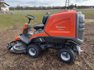 Cortacésped Husqvarna Ride-On con plataforma frontal de 112 cm, tracción total, motor de gasolina de 190 cc, 4 tiempos, autopropulsado, con cuchilla rotativa para mulching, modelo RC 320Ts, en venta. - Product Image 6