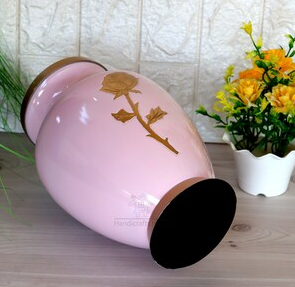 "Urne de crémation classique à décor floral personnalisé de qualité supérieure | Pot de cendres métalliques de qualité en gros pour monuments commémoratifs pour adultes" - Product Image 5