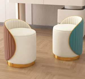 Ottoman moderne en velours capitonné réglable et convertible de luxe avec des accents métalliques, meubles de chambre à coucher qui peuvent se transformer en chaise - Product Image 1