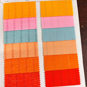 Tissu en satin de coton poly de haute qualité pour la fabrication de chemises pour filles pour vêtements de nuit Utilisation en extérieur Tissu de chemise Kurta de qualité d'exportation - Product Image 1