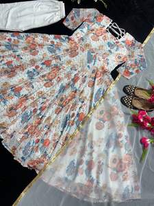 Ensemble prêt-à-porter en fausse georgette multicolore avec impression numérique et diamants Anarkali et pantalon avec dupatta Anarkali - Product Image 5