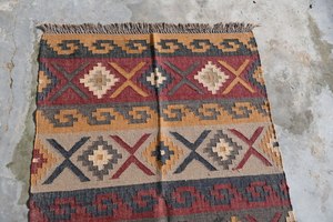Alfombra Kilim de Lana/Yute Tejida a Mano de Kuldeep Handicrafts |   Alfombra de Pelo Medio con Patrón Geométrico Bohemio |   Colores Personalizables Lavable - Product Image 2