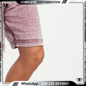 Short délavé à l'acide avec poches latérales et logo personnalisés et design pour hommes - Product Image 2