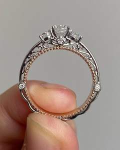 Anillo de Diamantes Cultivados en Laboratorio con Corte Redondo, Estilo Milgrain, Tres Piedras, Oro Blanco de 14k, Regalos de Aniversario, Joyería Fina E/VS - Product Image 6