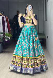 Ropa ocasional Navratri Special Soft Silk con estampado floral y Kutchi Work Lehenga Choli de Surat a la tarifa más baja - Product Image 4