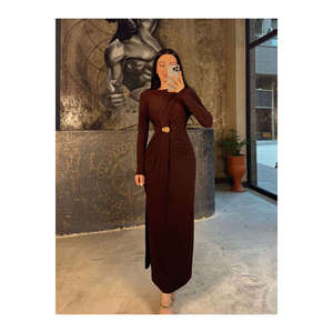 Abito da Sera Midi Marrone Taira con Spacco Laterale e Dettagli Arricciati con Fibbie - Product Image 4