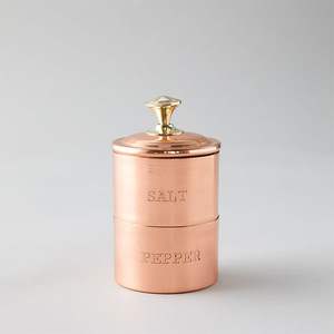 Salières poivrières complexes en laiton faites à la main avec une élégance intemporelle pour les repas de table haut de gamme et la décoration intérieure - Product Image 6