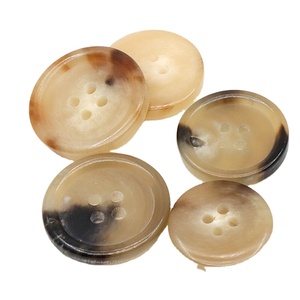 กระดุมเปลือกหอยควายธรรมชาติแบบกลมก้านสีเปล่าตกแต่งโลโก้เสื้อผ้า - Product Image 1