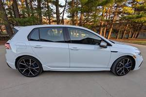 Volkswagen Golf R 2024 Usado, ~4,000 Millas, Transmisión Manual de 6 Velocidades, Motor Turbo de 4 Cilindros, Tracción en las Cuatro Ruedas, Sin Modificar - Product Image 3