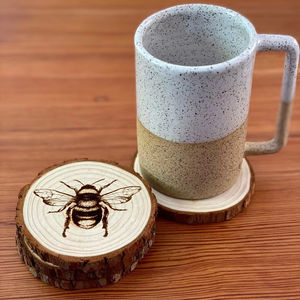 Juego clásico hecho a mano de posavasos de resina y piedra, protección estética de mesa con flores de frutos secos, decoración natural para el hogar - Product Image 1