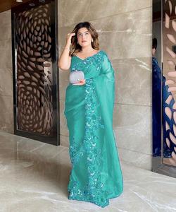 TRAVAIL EN PIERRE LOURDE BANARASI SAREE AVEC CHEMISIER NON COUDU LAVAGE MACHINE NETTOYAGE À SEC en VÊTEMENT ETHNIQUE Vêtement - Product Image 1