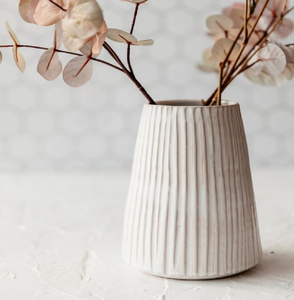 Petit vase en céramique blanche mouchetée, design minimaliste, charme rustique. Parfait pour les mini fleurs, disponible au prix de gros. - Product Image 2