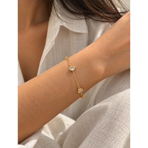 Pulsera de Acero Inoxidable con Bisel de Tres Corazones - Product Image 2