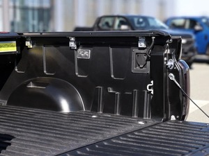 Nouveau Pick-up Tout-Terrain Tundra CrewMax 3.4hyb AT 437 ch 4x4 Hybride Automatique Pro 2025 - Product Image 2
