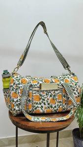 Sac de sport en coton matelassé imprimé en blocs fait à la main Ceinture longue détachable Sac à bandoulière de yoga Weekender durable écologique-Grand - Product Image 4