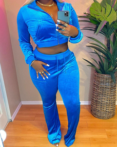 Conjuntos de dos piezas de terciopelo de alta calidad con logotipo personalizado OEM para mujer, sudaderas con capucha recortadas, pantalones de chándal, sudadera con capucha y cremallera, pantalón acampanado, chándal - Product Image 6