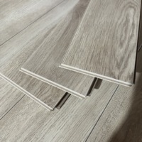 Plancher stratifié PVC gaufré hybride imperméable Classe 32 Classe 33 pour zones à fort trafic