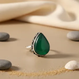 Bague en argent sterling 925 avec onyx vert, bijou unisexe en forme de main, style minimaliste, marque privée sous licence Art Palace - Product Image 2
