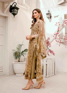 Robe Bollywood pakistanaise et indienne tenue de fête et mariage Designer Collection de mariée broderie dorée longue chemise et pantalon en filet - Product Image 3