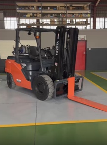 Montacargas Diésel Usado de 2 Toneladas, Tracción en las Cuatro Ruedas, para Terreno Accidentado, con Mástil de 2/3 Etapas en Venta - Product Image 6