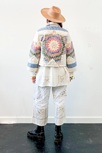 แจ็คเก็ตบอมเบอร์ฤดูหนาวแบบยูนิเซ็กส์ แขนยาว มีฮู้ด ผ้าแคนวาสระบายอากาศได้ดี คุณภาพสูง ผลิตตามแบบ OEM พร้อมลายนูน - Product Image 6