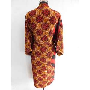 Robe kimono en tissu crêpe de soie à imprimé floral fait à la main Robe kimono de fabricant indien en tissu de soie pour femmes - Product Image 4