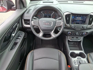 Clean Red 2024 G M C Terr ain AT4 AWD avec sièges en cuir Système de navigation Pack préféré Sièges chauffants Toit ouvrant à démarrage à distance - Product Image 5