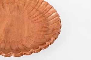 Bandeja de madera decorativa navideña en forma redonda para servir frutas y Aperitivos en diseño moderno - Product Image 4