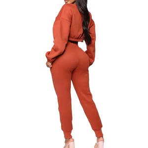 Top corto de mujer con capucha transpirable en blanco al por mayor de manga larga de color sólido de alta calidad para la temporada de invierno 2025 - Product Image 3