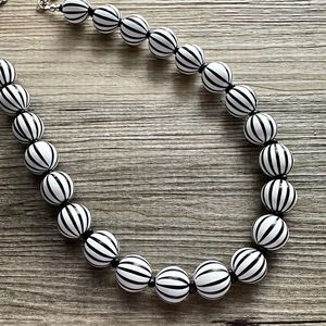 Noir blanc couleur perles chaîne perle pierre principale cadeau à la mode fait à la main meilleure qualité résine Lucite indien collier dames filles - Product Image 2