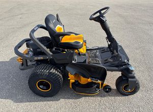 Tracteur de pelouse industriel Cub Cadet Z3 127 S à moteur monocylindre 4 temps avec bac à herbe de 100 L - Product Image 3