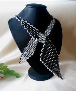 Bufanda de cuentas, collar de corbata con cuentas blancas y negras, bufanda de cuentas, collar negro con lazo, joyería hecha a mano delicada, regalo Vintage para ella - Product Image 1