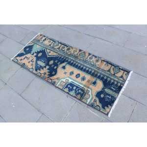 Alfombra Turca de 1.9x4.8 pies, Alfombra Vintage de Lana con Bordes Azules y Marrones - Product Image 2