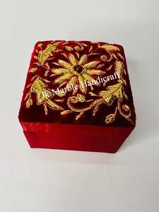 Boîte à bijoux en velours Shanell de qualité supérieure, fabriquée à la main, personnalisée, imprimée, forme carrée, boîte de rangement - Product Image 3