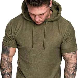 Haut de sport à capuche pour homme, coupe ajustée, manches courtes, en tissu polaire, mélange polyester/coton, teinture unie, séchage rapide, doublure intégrée - Product Image 1