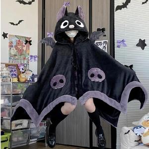 Couverture en peluche Kawaii Y2K motif chauve-souris, pyjama, <span class=keywords><strong>cape</strong></span> d'anime, costume d'<span class=keywords><strong>Halloween</strong></span> pour adultes, ponchos d'hiver, <span class=keywords><strong>cape</strong></span> à capuche pour femmes - Product Image 2