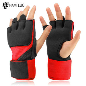 Nouvelle vente en gros chaude demi-doigt Muay Thai MMA gants en cuir synthétique de haute qualité - Product Image 2