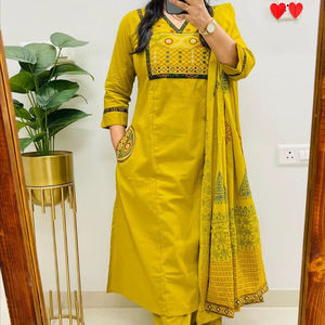 Ensemble de dupatta ethnique en viscose pure de qualité supérieure, léger, tenue ethnique Diwali pour femmes, longueur genou, disponible à prix compétitif - Product Image 1